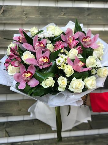 Букет цветов из: Розы и Хризантемы в Акатьево