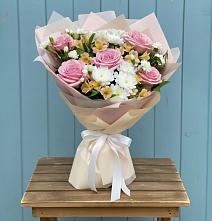 Букет цветов из:  Гвоздики, Орхидеи и Розы в Акатьево