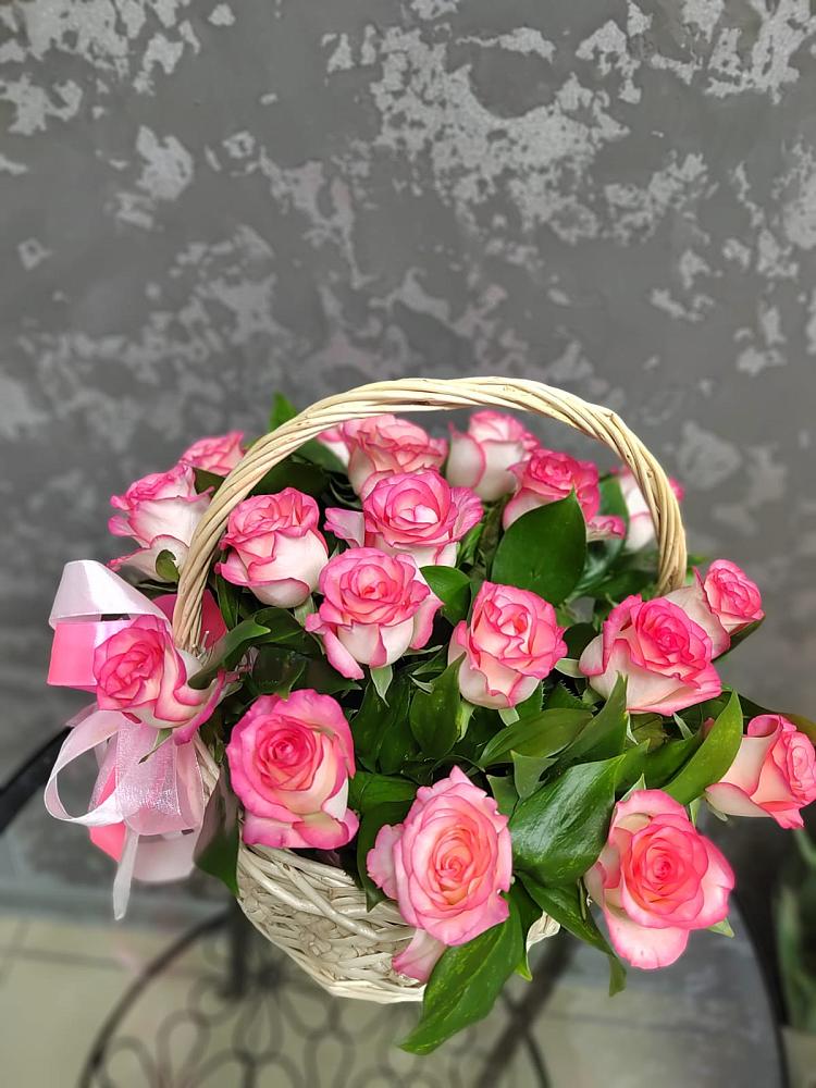 Цветочная композиция из Розы в корзине в Акатьево