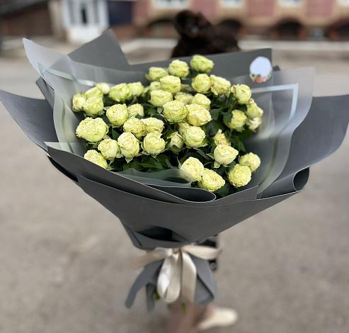 Букет Белые кустовые розы Солинеро в Акатьево