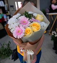 Букет цветов из:  Герберы, Розы и Хризантемы в Акатьево