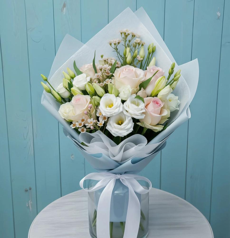 Букет цветов из: Розы и Лизиантусы в Акатьево