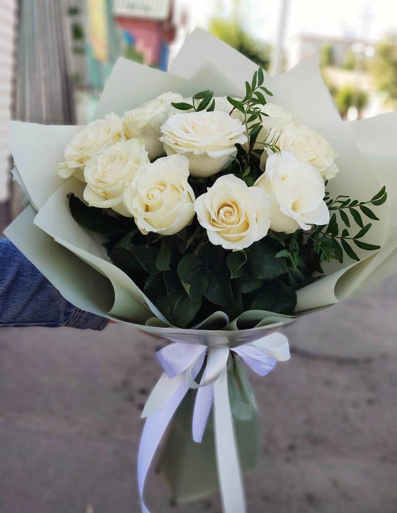 Букет Белые розы Проуд в Акатьево