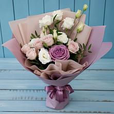 Букет цветов из:  Розы и Лизиантусы в Акатьево