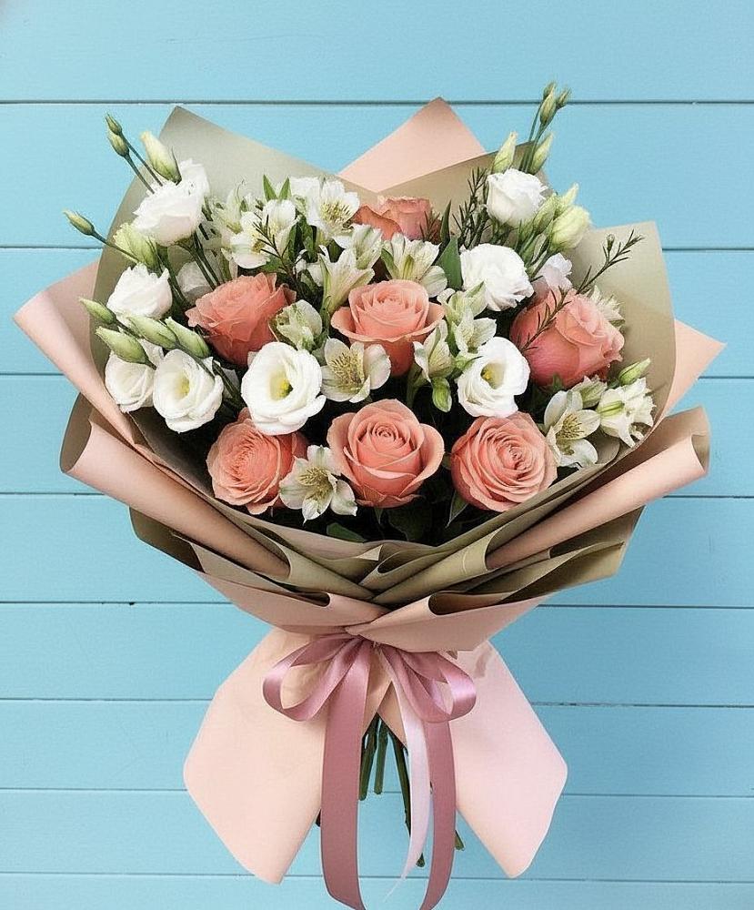 Букет цветов из: Розы, Альстромерии и Лизиантусы в Акатьево