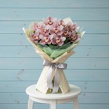 Букет цветов из:  Орхидеи и Розы #REPLACE_PRED# Акатьево