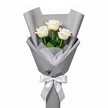 Букет 3 белые розы в Акатьево