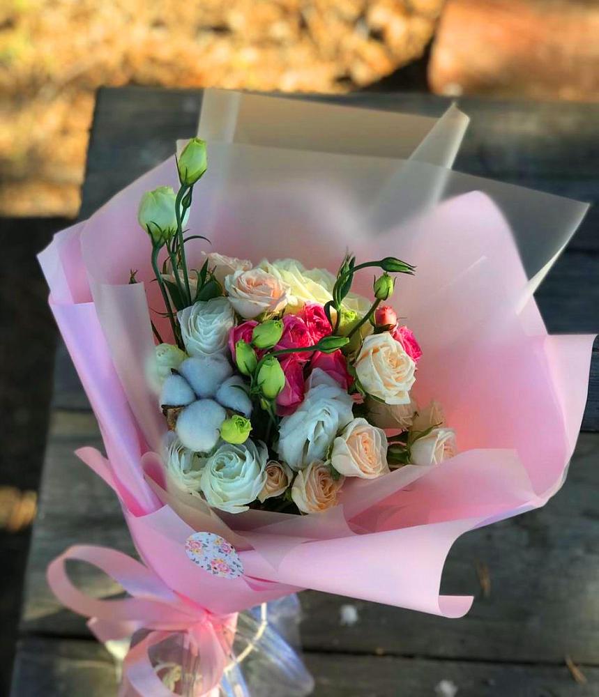 Букет цветов из: Розы и Лизиантусы в Акатьево