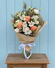 Букет цветов из:  Альстромерии, Лизиантусы, Розы и Хризантемы в Акатьево