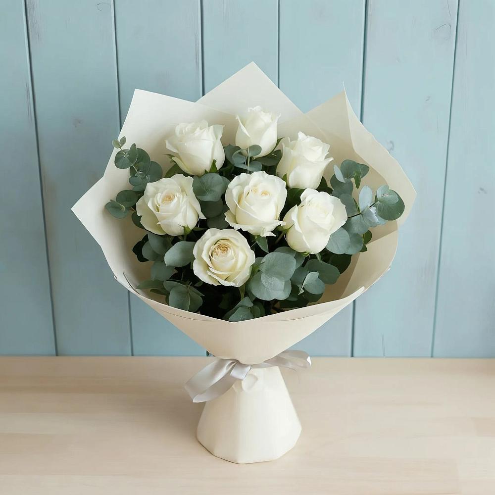 Букет Белые розы в Эвкалипте в Акатьево