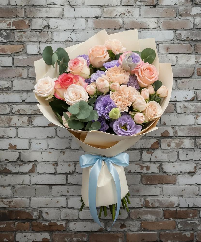 Букет цветов из: Розы, Лизиантусы и Гвоздики в Акатьево