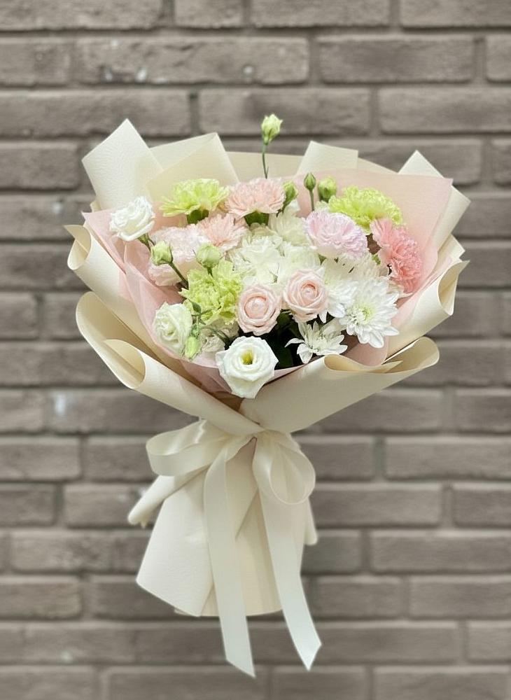 Букет цветов из: Гвоздики, Розы, Лизиантусы и Хризантемы в Акатьево