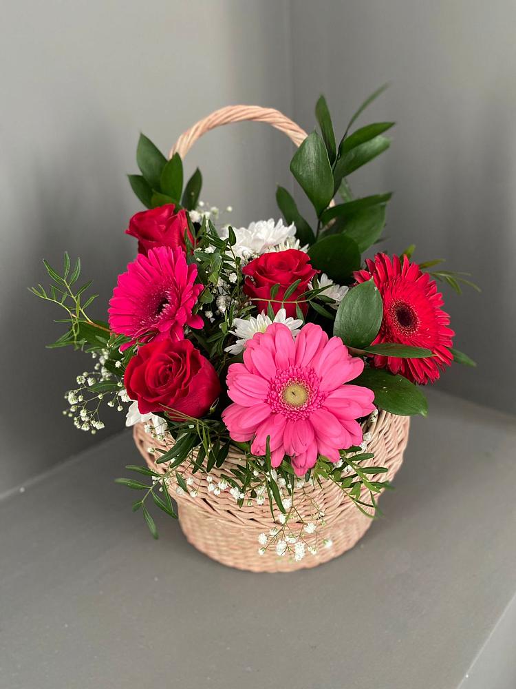 Цветочная композиция из Розы, Хризантемы и Герберы в корзине в Акатьево