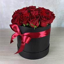 Цветочная композиция из Розы в шляпной коробке в Акатьево