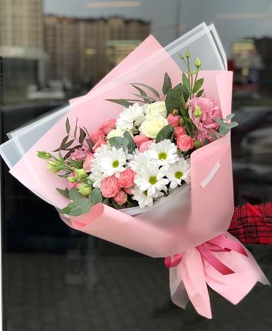 Букет цветов из: Розы, Лизиантусы и Хризантемы в Акатьево