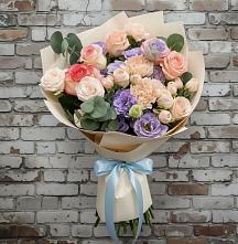 Букет цветов из:  Розы, Лизиантусы и Гвоздики в Акатьево